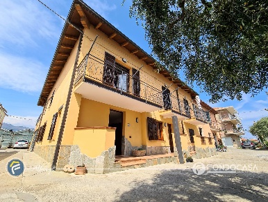 Foto Villa unifamiliare in Regione Antognano, Albenga Centro di 380 m²