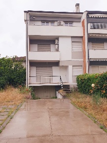 Foto Villa unifamiliare in via Toscana 33, Terracina di 255 m² in vendita