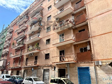 Foto Appartamento in Via Laterza 33, Bari Carrassi di 125 m² con 4 locali