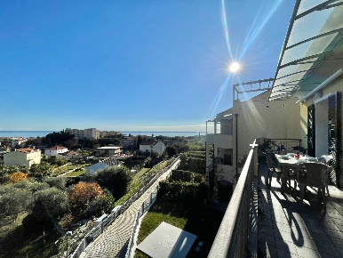 Foto Attico in Via Cascione, Pietra Ligure di 150 m² con 5 locali