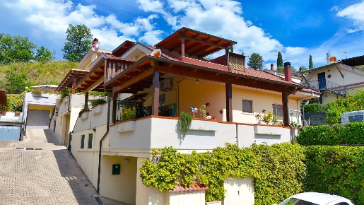 Foto Villa a schiera in Via dei Giacinti 23, Ascoli Piceno di 392 m²