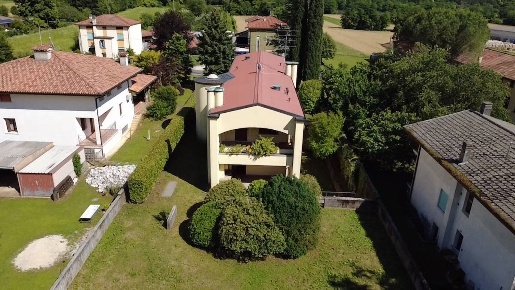 Foto Case indipendenti a Montereale Valcellina di 240 m² con 6 locali