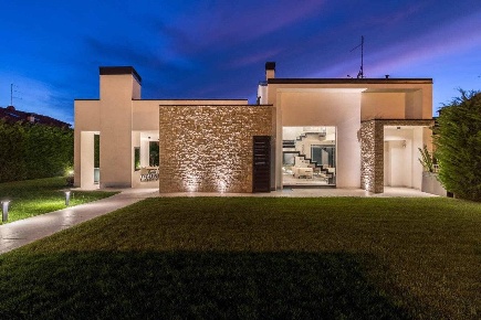 Foto Terreno residenziale in p.zza Torino, Porto San Giorgio di 600 m²