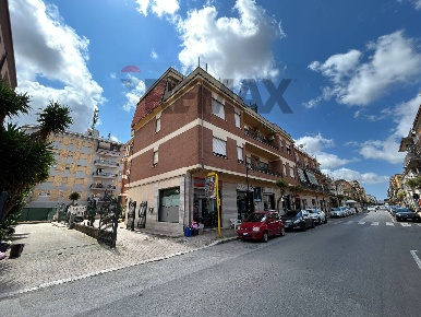 Foto Appartamento in via dei lauri 202, Aprilia Centro di 98 m² in vendita