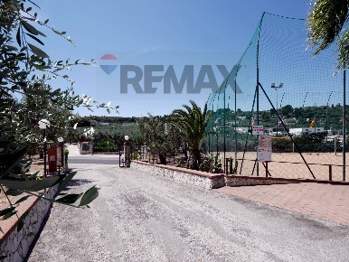 Foto Hotel in Contrada Defensola snc, Vieste Defensola di 14445 m²