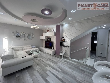 Foto Duplex in Via Primo Maggio, Spinetoli Pagliare di 140 m² con 5 locali