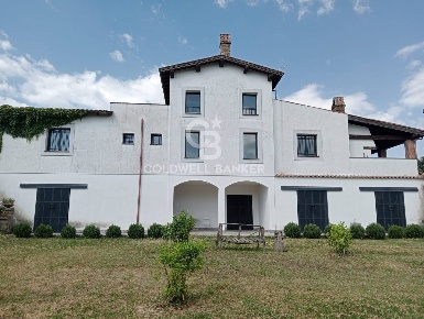 Foto Villa unifamiliare in via dei creti, Sutri di 450 m² con 9 locali