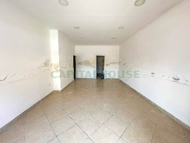 Foto Attività commerciale in VIA RIVIERA CASILINA, Capua Centro di 45 m²