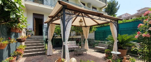 casa indipendente in vendita a Caserta in zona Centurano/Cerasole