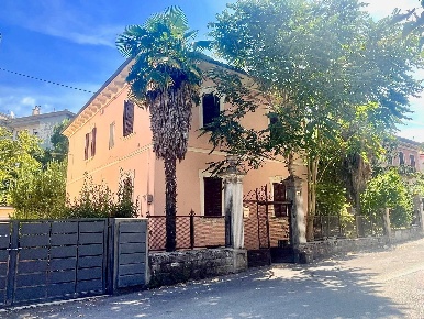 Foto Villa unifamiliare in VIA CAPPUCCINI, Fabriano Centro di 360 m²