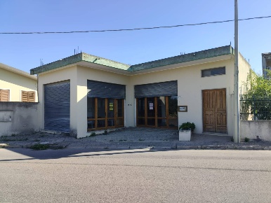 Foto Locale commerciale in Via G.M. Angioy, Sanluri Centro di 430 m²