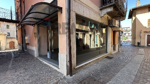 Foto Locale commerciale in Via Carlo Moalli 2, Lavena Ponte Tresa di 88 m²