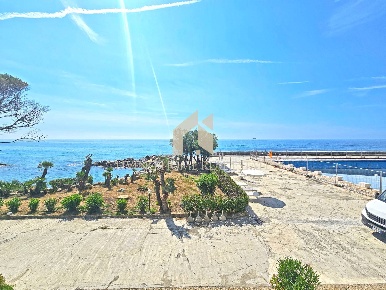 Foto Appartamento in Via Aurelia Levante 56, Sanremo di 32 m² con 1 locali