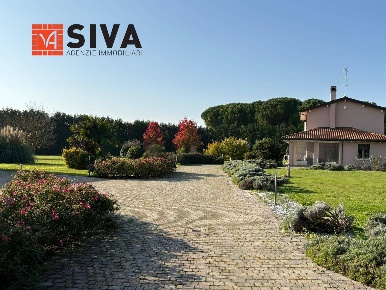Foto Villa unifamiliare in via croce 42, Russi di 258 m² con 11 locali
