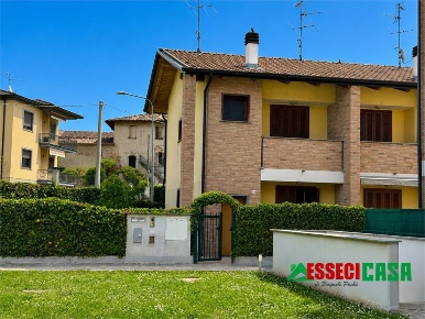 Foto Villa unifamiliare in Via Don Francesco Donati, Casirate d'Adda Centro