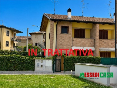 Foto Villa unifamiliare in Via Don Francesco Donati, Casirate d'Adda Centro
