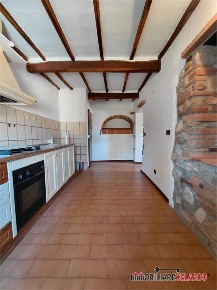 Foto Appartamento a Casole d'Elsa di 74 m² con 4 locali in vendita