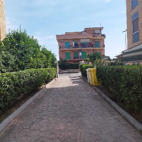 Foto Appartamento in Via Rumenia, Pomezia Torvaianica - Celori Mare