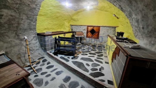 Foto Magazzino in Via Emanuelli, Molini di Triora Centro di 35 m²
