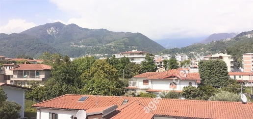 Foto Appartamento a Massa Centro di 180 m² con 6 locali in vendita