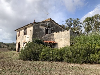 Foto Casale a Magliano in Toscana di 200 m² con 7 locali in vendita