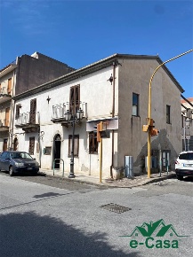 Foto Locale commerciale in VIA  XXI OTTOBRE, Torregrotta Centro di 297 m²