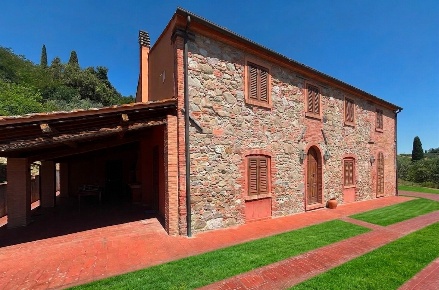 Foto Casale a Terricciola Centro di 250 m² con 9 locali in vendita