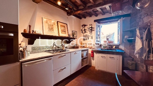 Foto Casa indipendente a Pescaglia Centro di 90 m² con 5 locali in vendita