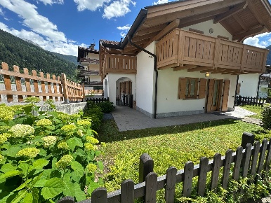 Foto Appartamento in Via Presanella 8, Carisolo di 75 m² con 3 locali
