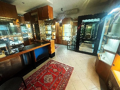 Foto Locale commerciale in via Libertà 8, Lodi Vecchio Centro di 60 m²