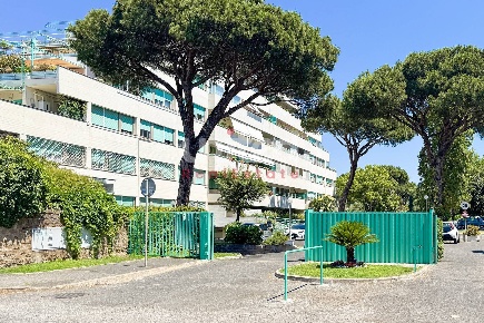 Foto Appartamento in via di casalpalocco 126, Roma Casal Palocco di 221 m²