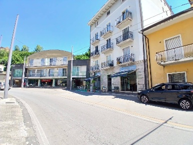 Foto Attività commerciale in via circumvallazione, Avellino di 125 m²