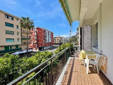Foto Appartamento in Viale della Rapubblica, Pietra Ligure di 104 m²