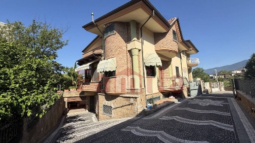 Foto Villa unifamiliare a Mugnano del Cardinale di 250 m² con 10 locali