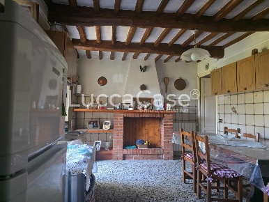 Foto Casa indipendente a Camaiore Camaiore Paese di 85 m² con 6 locali