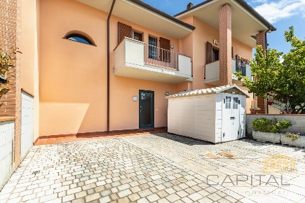 Foto Villa a schiera a Bientina di 110 m² con 4 locali in vendita