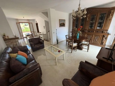 Foto Villa a schiera a Calci Centro di 145 m² con 8 locali in vendita