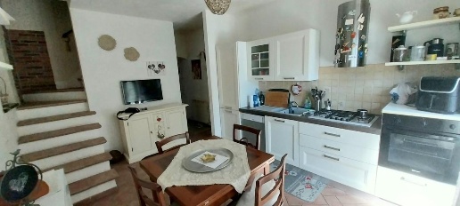 Foto Casa indipendente a Calci Centro di 80 m² con 4 locali in vendita