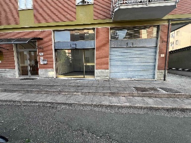 Foto Negozio in VIA VALLA 26, Piacenza Dante - Cheope di 50 m² con 3 locali