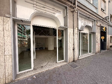 Foto Negozio a Salerno Pastena - Pastena Alta di 130 m² con 1 locali