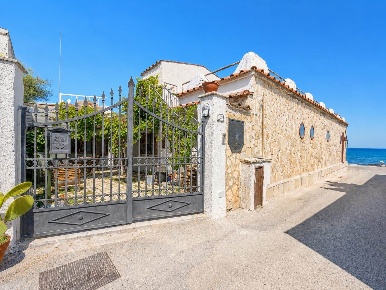 Foto Villa unifamiliare in Via Giovine 78/A, Bari San Giorgio di 160 m²