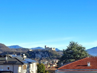 Foto Attico a Arona Centro di 120 m² con 4 locali in affitto