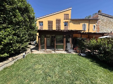 Foto Casa indipendente a Vinci di 160 m² con 6 locali in vendita