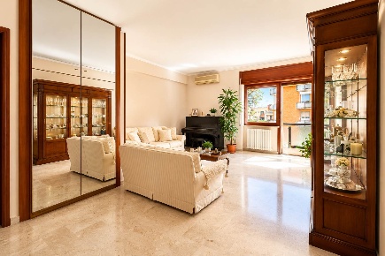 Foto Appartamento in Via Belisario Corenzio 25, Salerno di 111 m²
