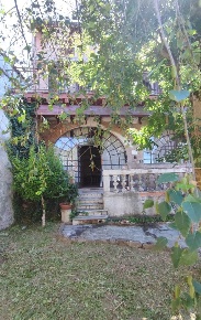 Foto Case semi ndipendenti a Pietra de' Giorgi Centro di 170 m² in vendita
