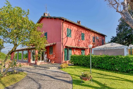 Foto Rustico in via di Fioranello, Roma Fioranello di 378 m² con 16 locali