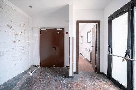 Foto Negozio a Prato Zarini - Valentini di 400 m² con 5 locali in affitto
