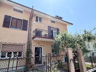 Foto Appartamento a Botticino di 100 m² con 3 locali in affitto