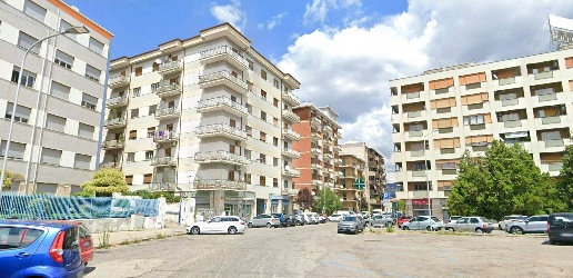 Foto Negozio in via capizzano, Cosenza Stadio - Città 2000 di 65 m²