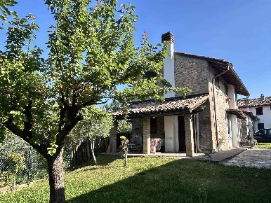 Foto Rustico a Gropparello di 90 m² con 3 locali in vendita